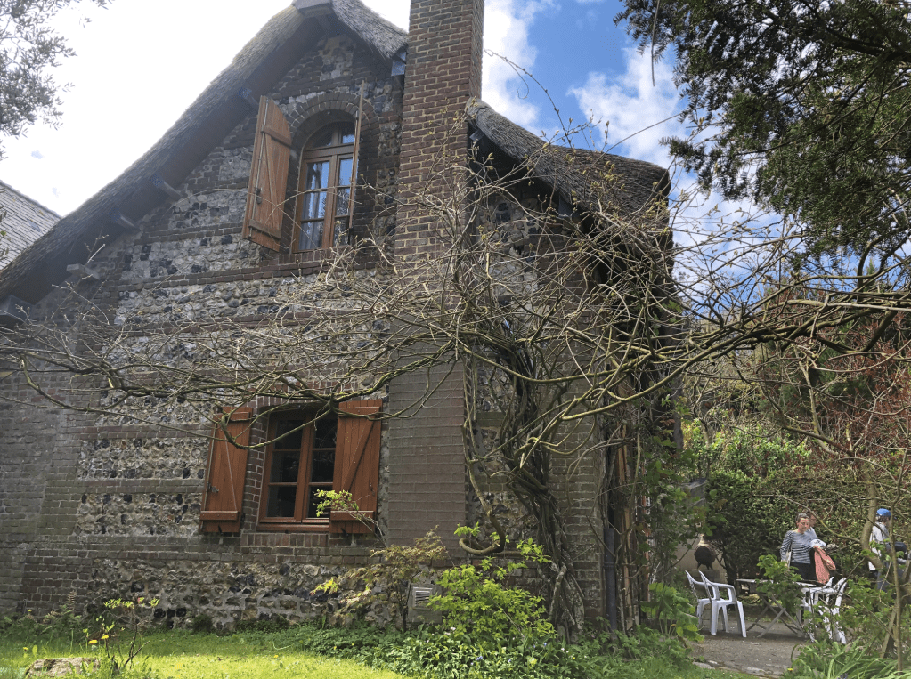 Be Our Guest: The Spectacle of Checking Into A French Airbnb