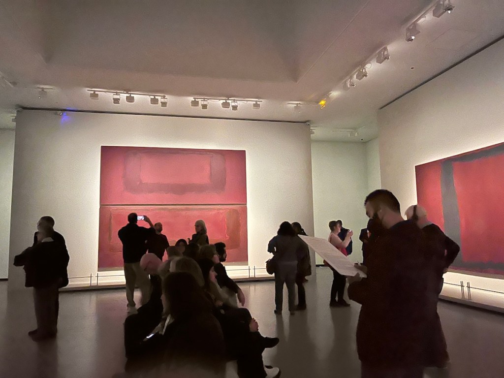 Crowds at Mark Rothko at Foundation Louis Vuitton